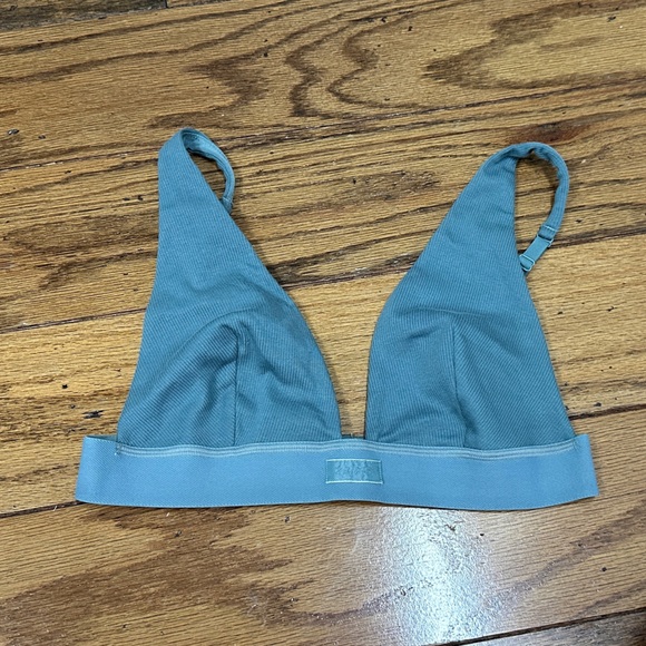 COTTON RIB PLUNGE BRALETTE SKIMS - Picture 1 of 3